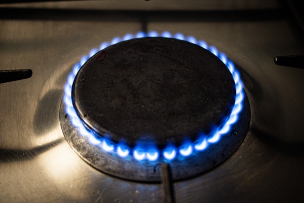 Gas stove burner with blue flame